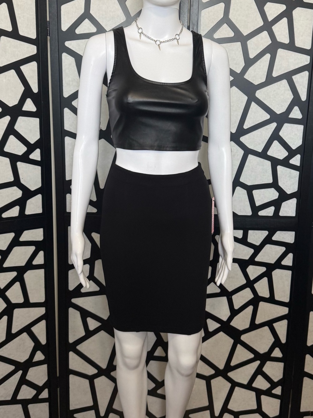 Brand New with Tags - Alice + Olivia Black Pencil Skirt - Size 0